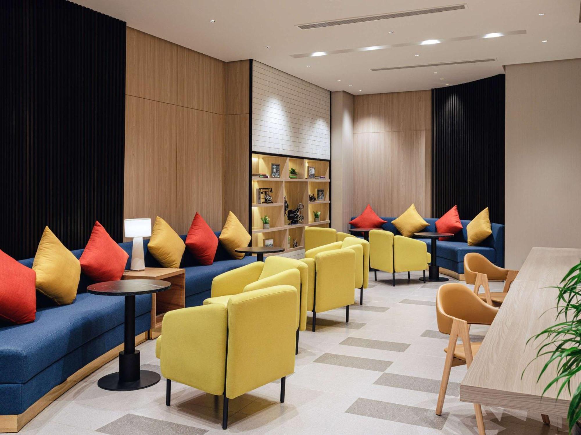 Ibis Styles Manila Araneta City Quezon City Esterno foto